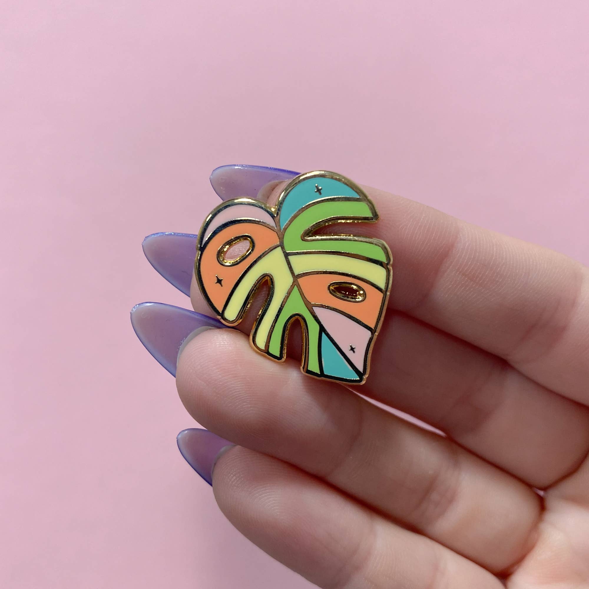 Chelzart - Vente Épinglettes/boutons - Épinglette en forme de feuille Rainbow Monstera | Épingle en émail8