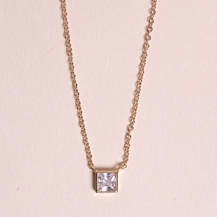 Waekura - Wholesale Pendant/Charm Necklace - Maja necklace