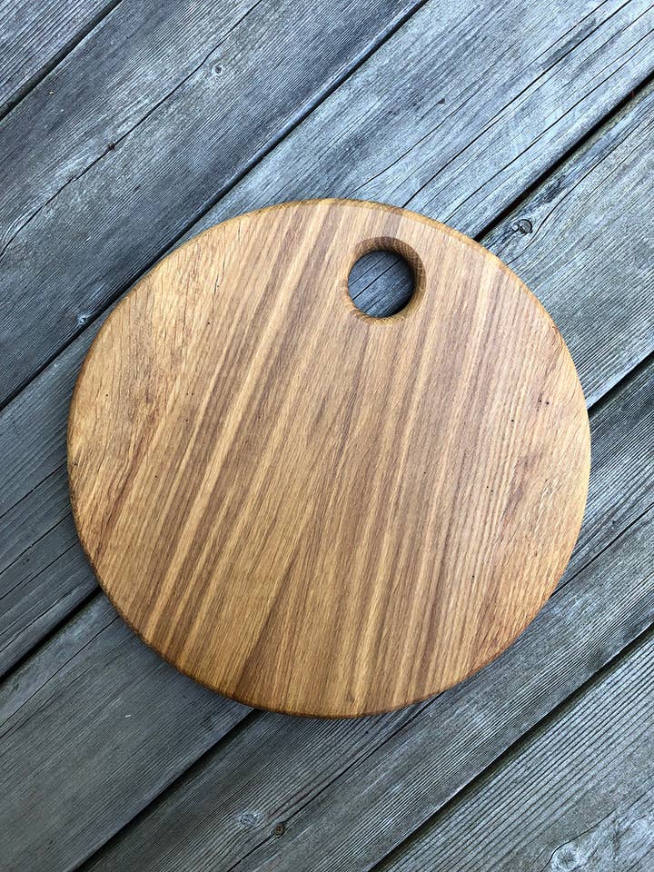 Kerry - Tavola da portata rotonda, in rovere bianco per la vendita all'ingrosso da parte di na coille studio