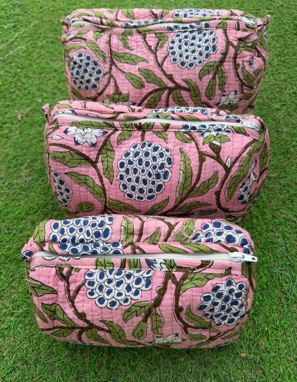 bhavnas boutique – bolsa de maquilhagem e cosméticos por atacado – Bolsa de Cosméticos Grande Estampada em Salmão Algodão Indiano Acolchoado4