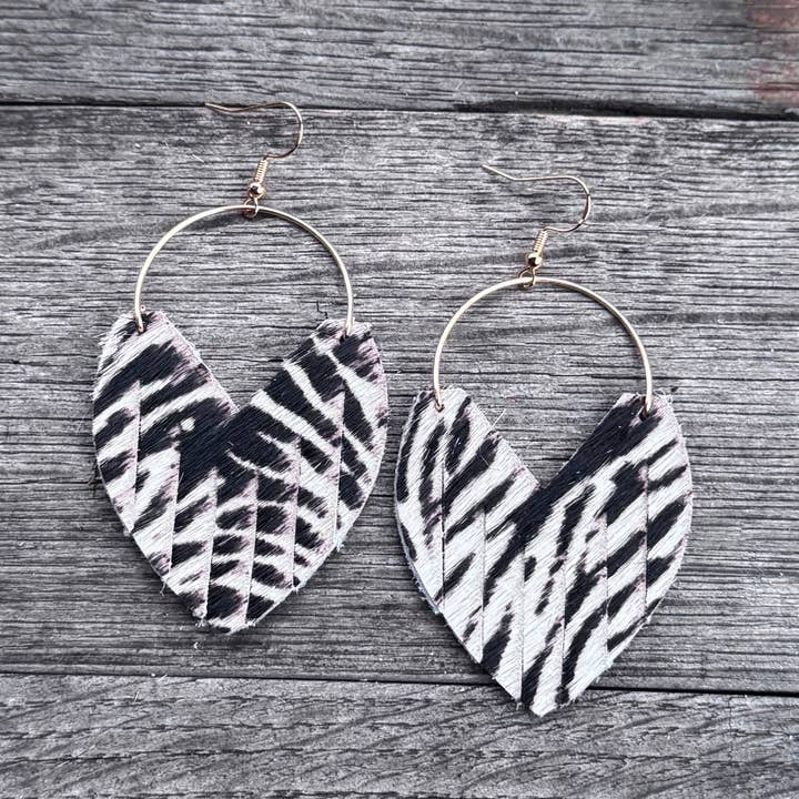 Glam Hoops - Pele de Zebra - Brincos de Couro por atacado de Be Like Missy