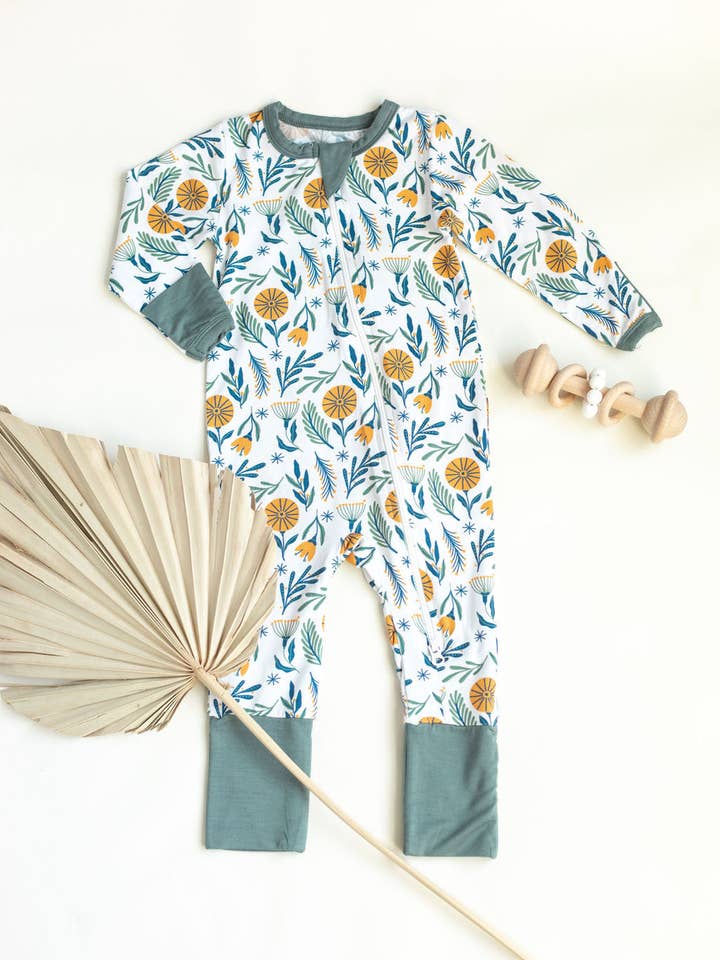 Bambu baby-pyjamas med blommönster för wholesale av Little Organic Co