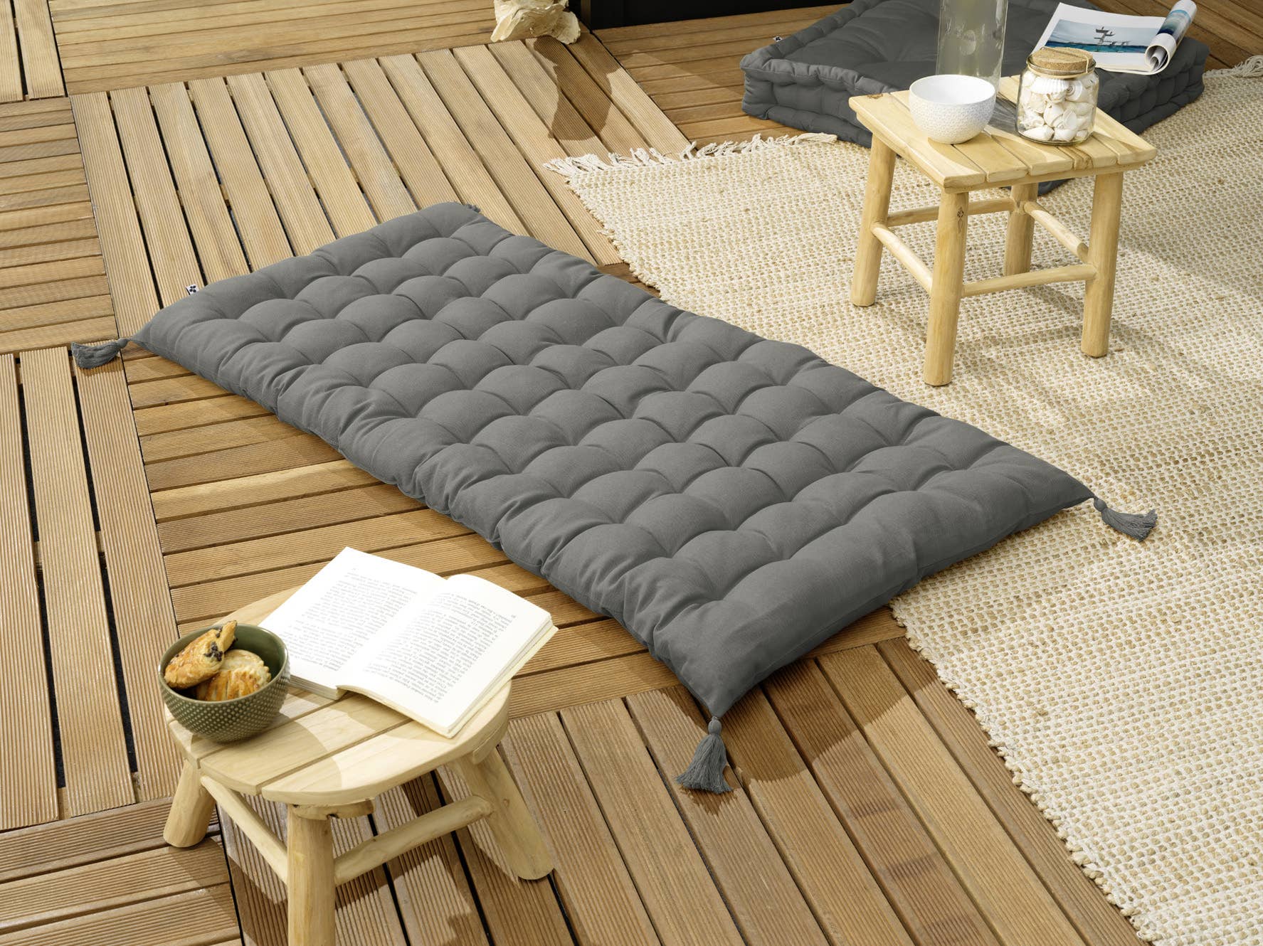L'effet Papillon - Wholesale Day Bed - KALA Granit floor mattress with tassels 60 x 120 cm1