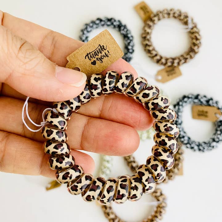 Tiny Gift Society – Großhandel Haargummi – Damen – Dankeschön-Geschenke Leoparden-Haarspulen Telefonkabel Haargummis