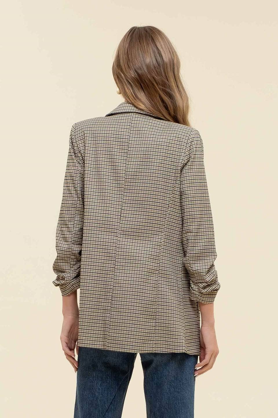 The Workshop Studio – wholesale Blazer - Dam – Rutig blazer med krage och 3/4 ärm med rynkdetalj10