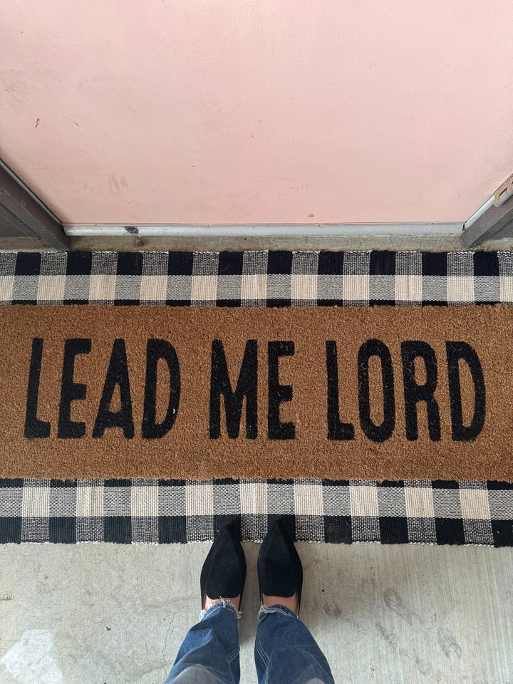 Felpudo XL Lead me Lord (longitud nueva) para venta al por mayor de Modern Burlap