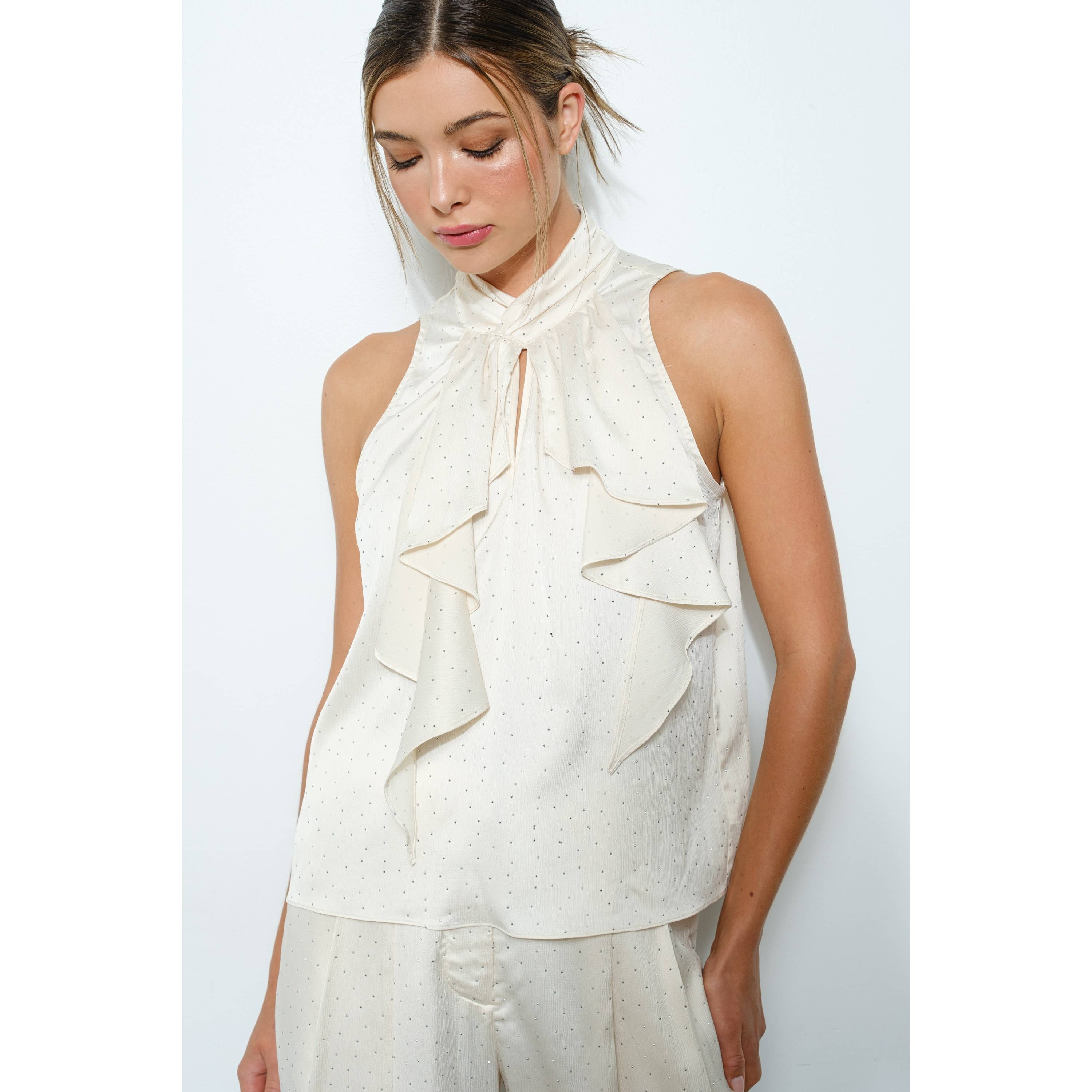 INA – Engroshandel Bluse - Dame – Rhinestone udsmykket top med flæsedetaljer foran9