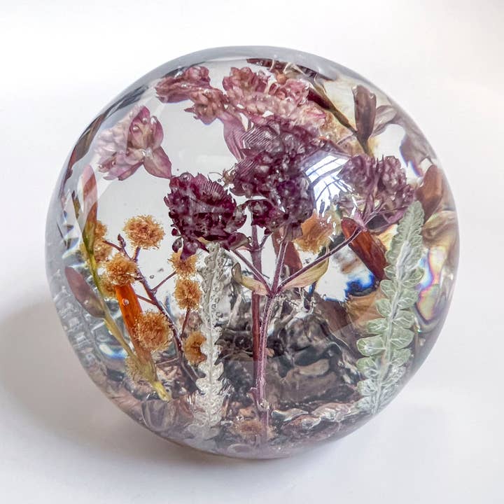 Presse-papier en résine botanique Grand univers - 1 pour la vente par Belart Fair Trade