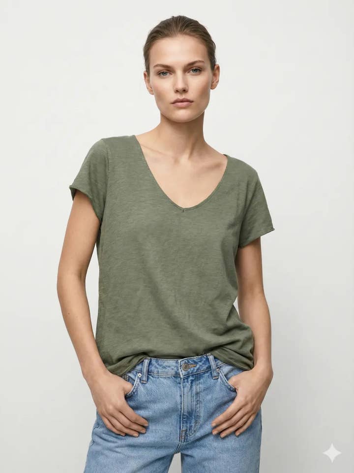 Einfarbiges Basic-T-Shirt @2993_TsUni für den Großhandel von Mimi & Gogo