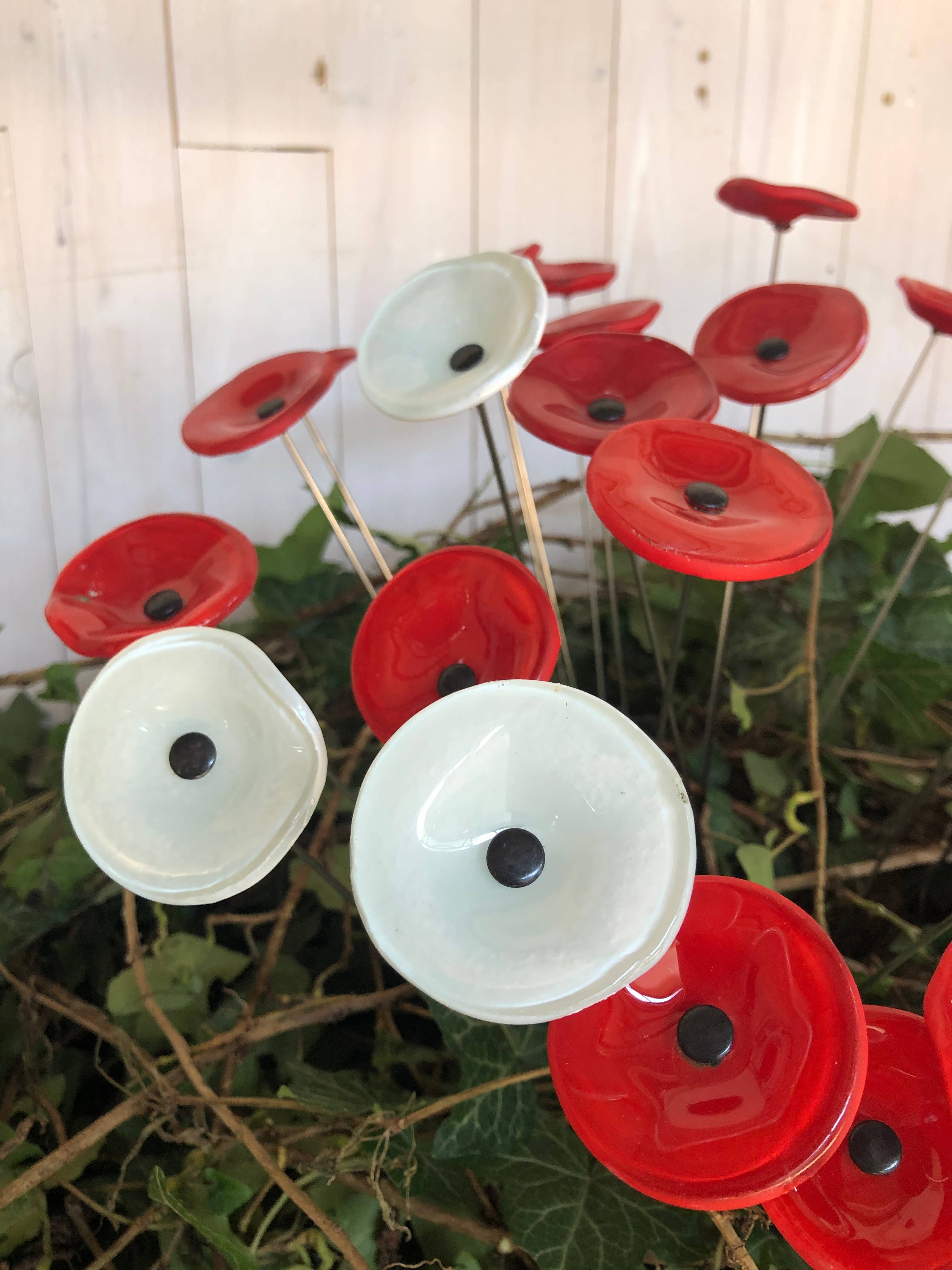 CARNEOL GLASS - Wholesale Garden/Lawn Stake - Small Glass Flower For Outside In Red36