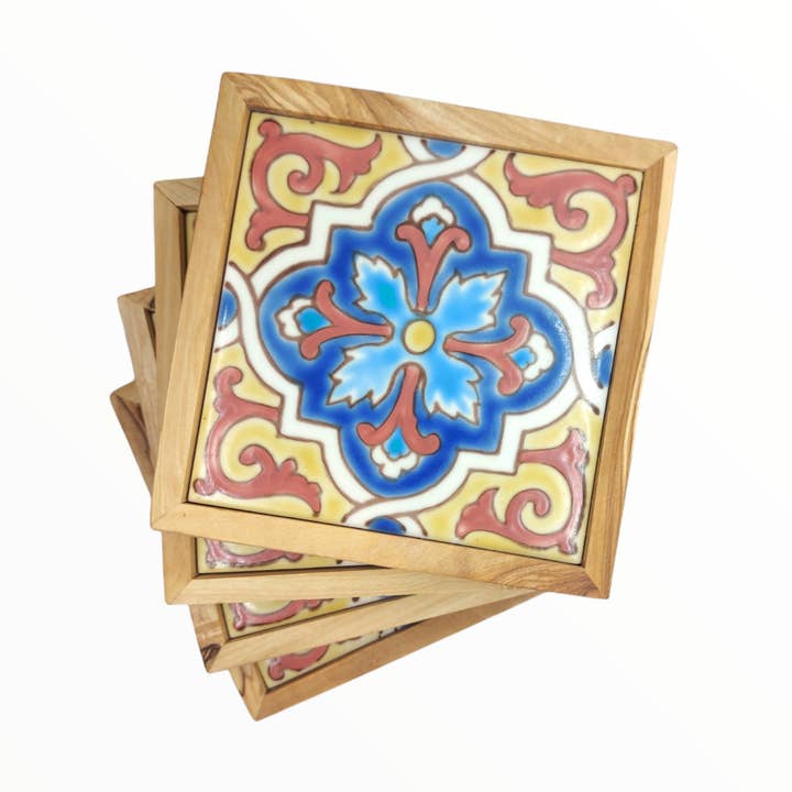 Set da 4 Sottobicchieri Classici in Legno d'Ulivo e Ceramica per la vendita all'ingrosso da parte di Next Day Shop