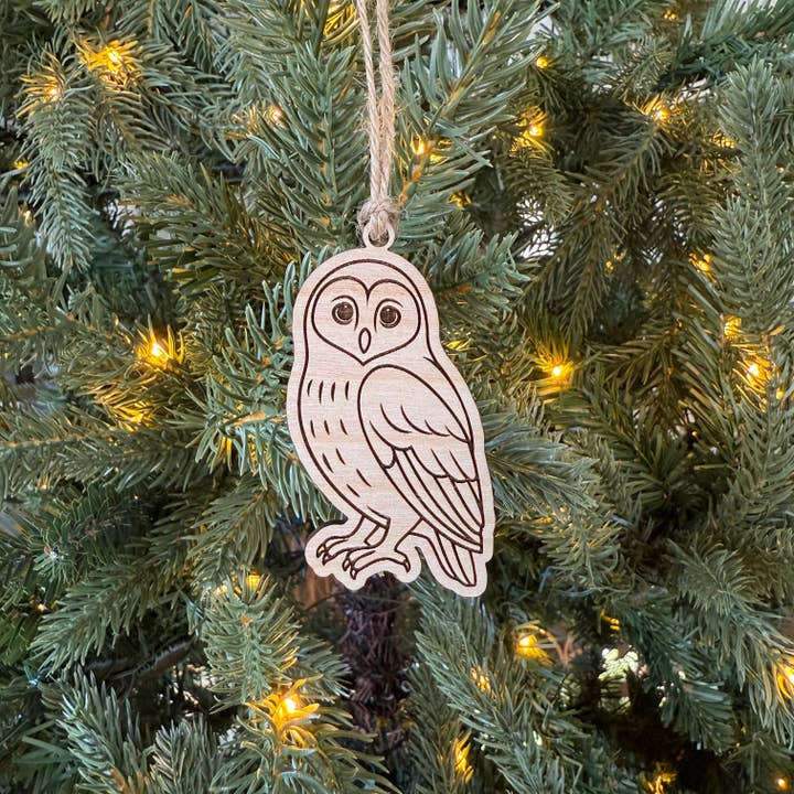 Ornamento de Madeira Esculpido com Coruja Escandinava© por atacado de Aurora North Home