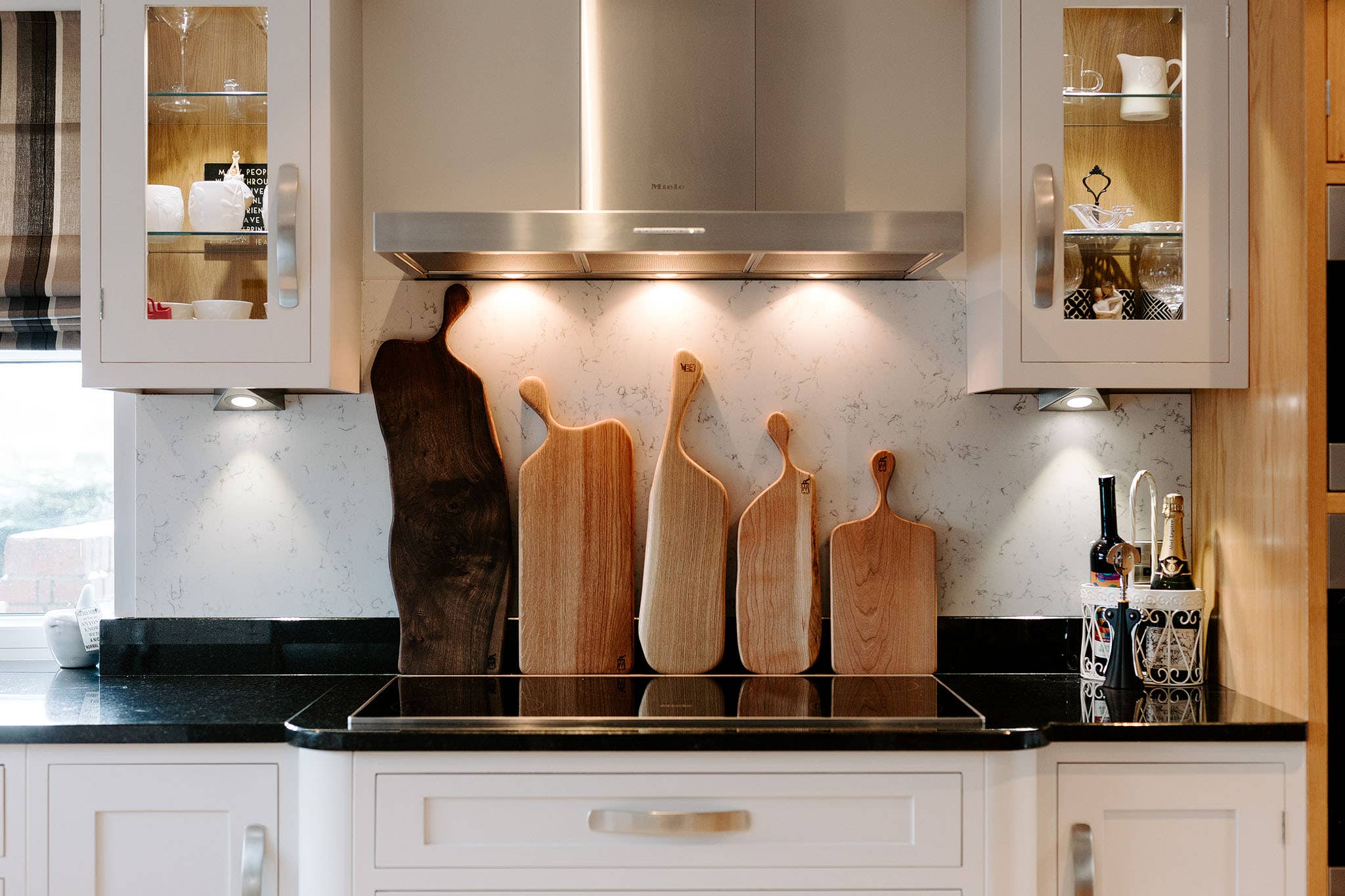 Woodcutter Creations - Vente Planche à découper - Planches de service à manche en bois - Fabriquées à la main - Planches à découper0