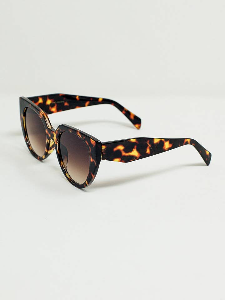 Óculos de sol de olho de gato oversized com aro largo em casca de tartaruga por atacado de Q2—All Orders:Free Duties for the US,UK,and Canada