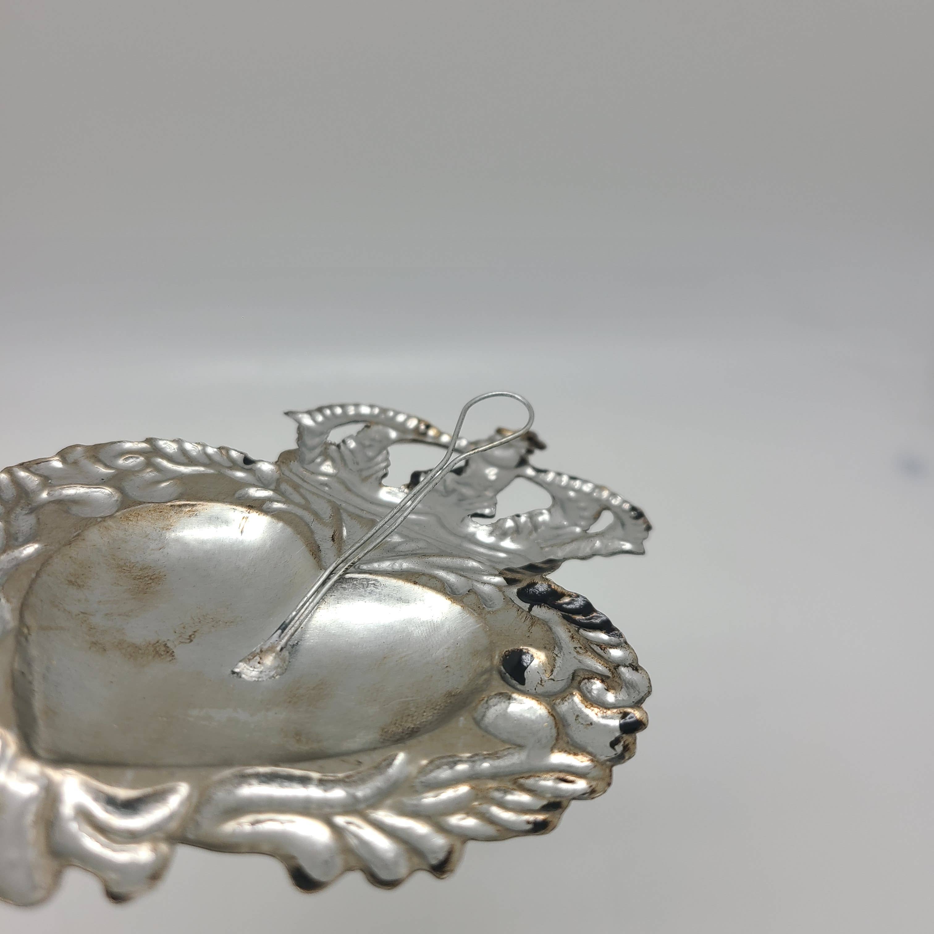 Contreras Designs – Engroshandel Vægplakat – Håndmalet mexicansk blikhjerte med krone, 14 cm til væg2