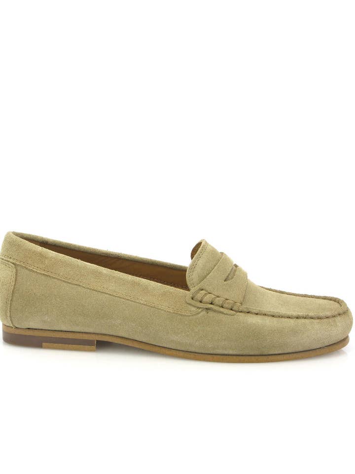 Yoki - beige suede for wholesale by Atlanta Mocassin