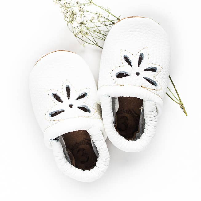 Hvide DAISY SANDALER Sko Baby og Tumling for engroshandel hos Starry Knight Design