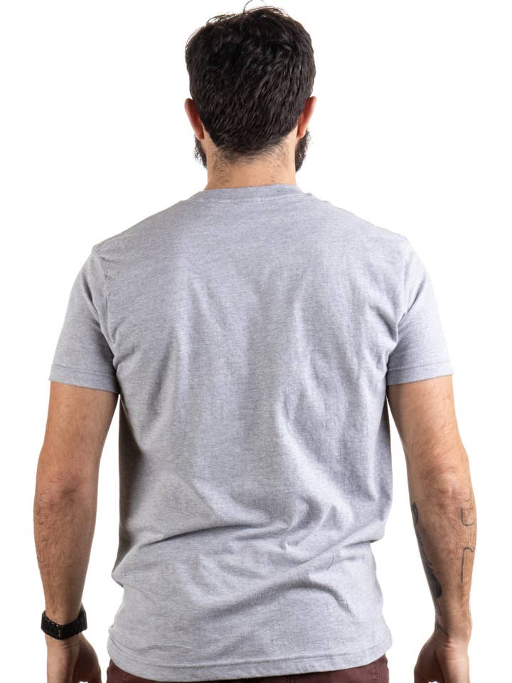 Cinza vintage Um Sal com uma Arma Mortífera - Dad Joke Humor Funny Pun Grand para venda a revendedores na Faire2