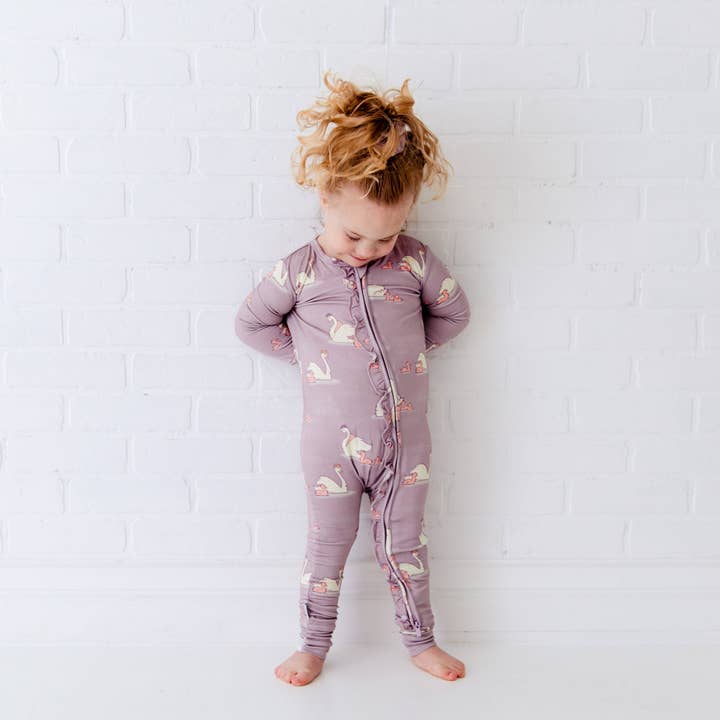 Dreamiere – wholesale Bodysuit (footed) – Baby – Swan Of A Kind Ruffle Convertible Footie2
