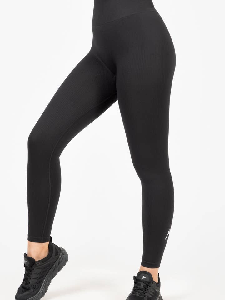 Leggings Rib Embrace pour la vente par Famme