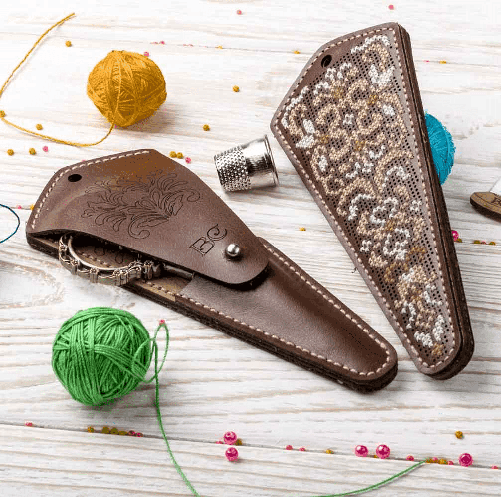 HobbyJobby – wholesale Embroidery/cross-stitch supplies – Scissor Case Needlecraft Kit - Leather Scissor Case0