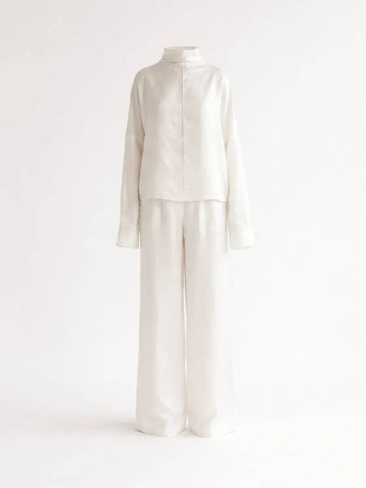 Ensemble de vêtements en soie/lin - blanc pour la vente par Mellow