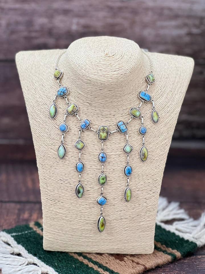 Collier en argent sterling fait main Palomino avec turquoise Golden Hills "Signé Nizhoni" pour la vente par Nizhonitradersllc