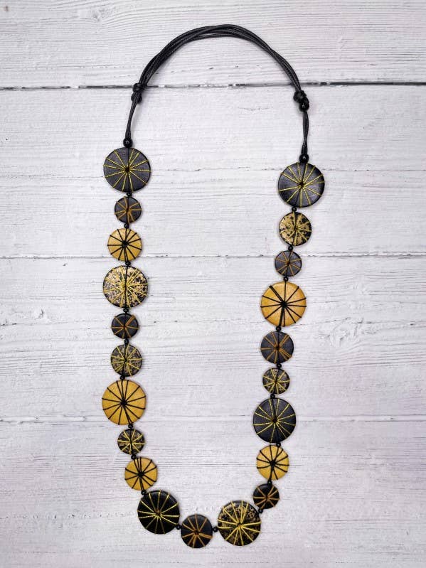 Sort & Sennepsgul Statement-justerbar Halskæde med Vifteformet Vedhæng for engroshandel hos LIOR / ALISHA D