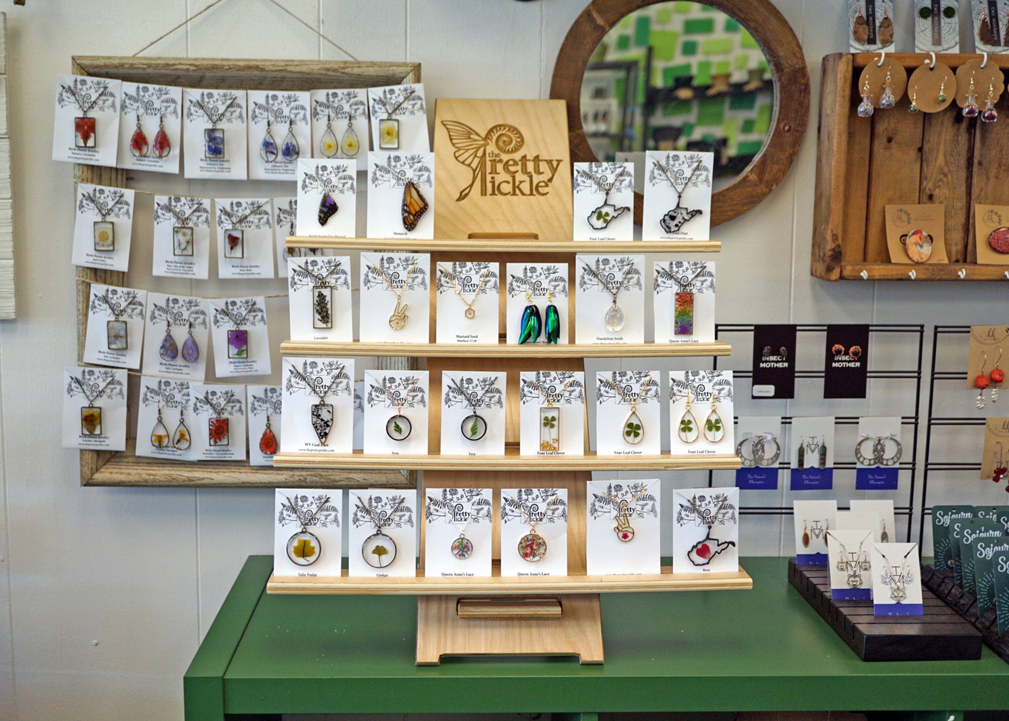 The Pretty Pickle - Wholesale Retailer Display Stand/Case - Display Stand10