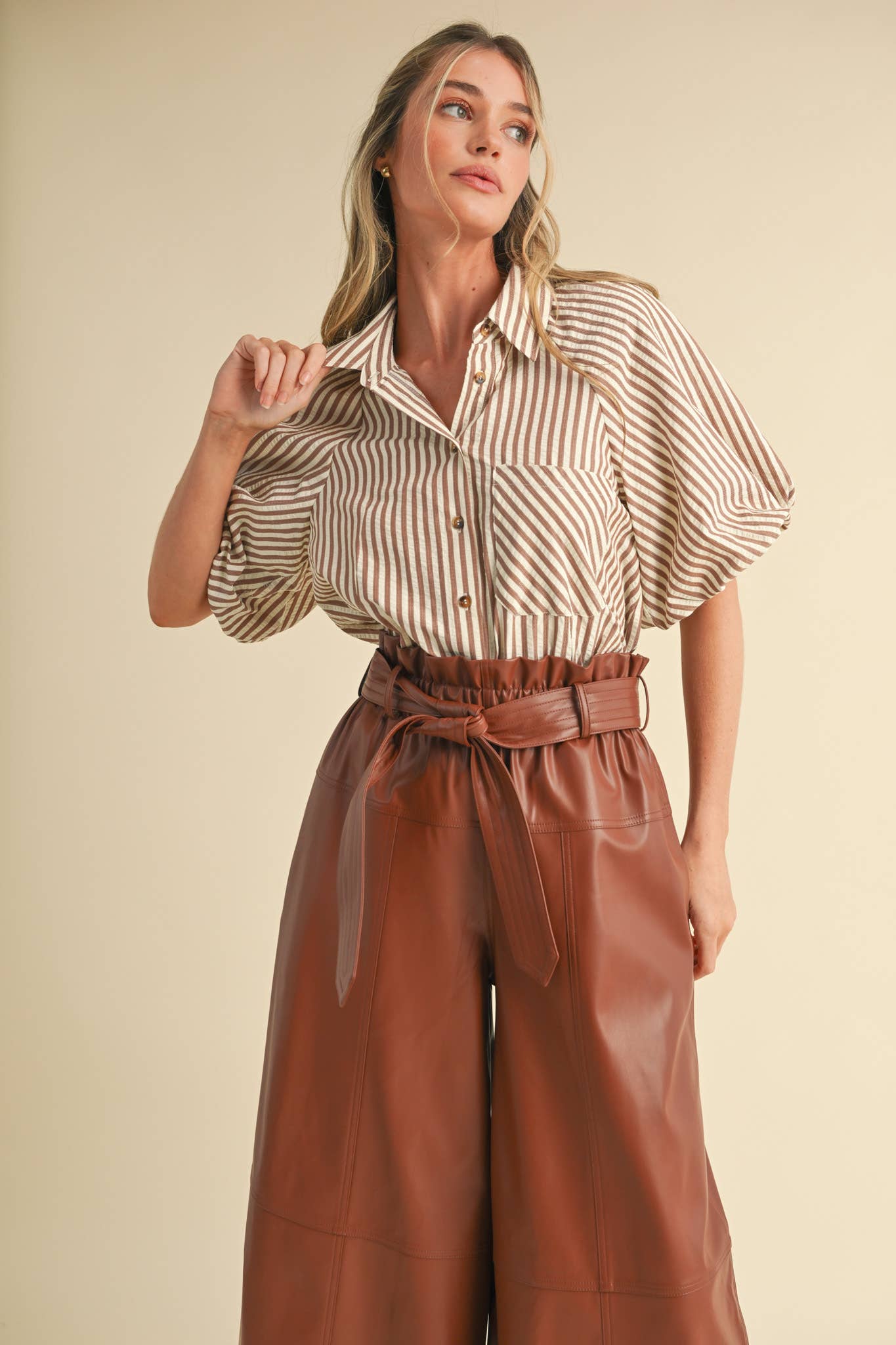 &MERCI – Engroshandel Skjorte med buttondown – til kvinder – STRIBET BOBLEÆRME KNAPNED TOP MTP332942