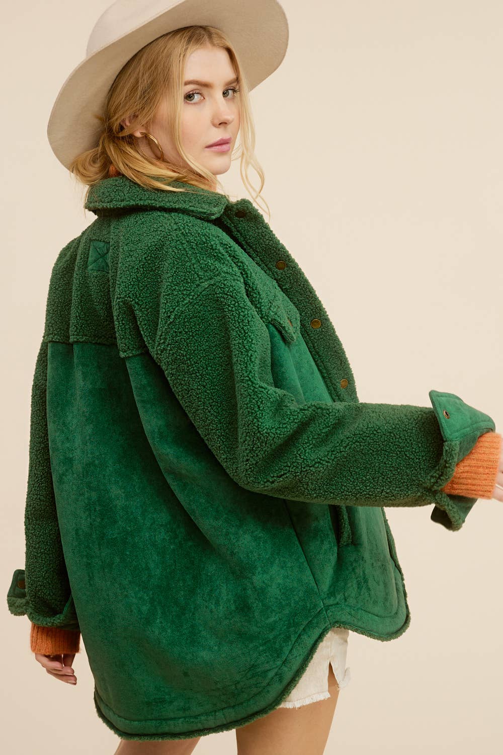 La Miel - Vente Veste – femme - JKT1790 - Veste boutonnée surdimensionnée en faux daim avec poches5