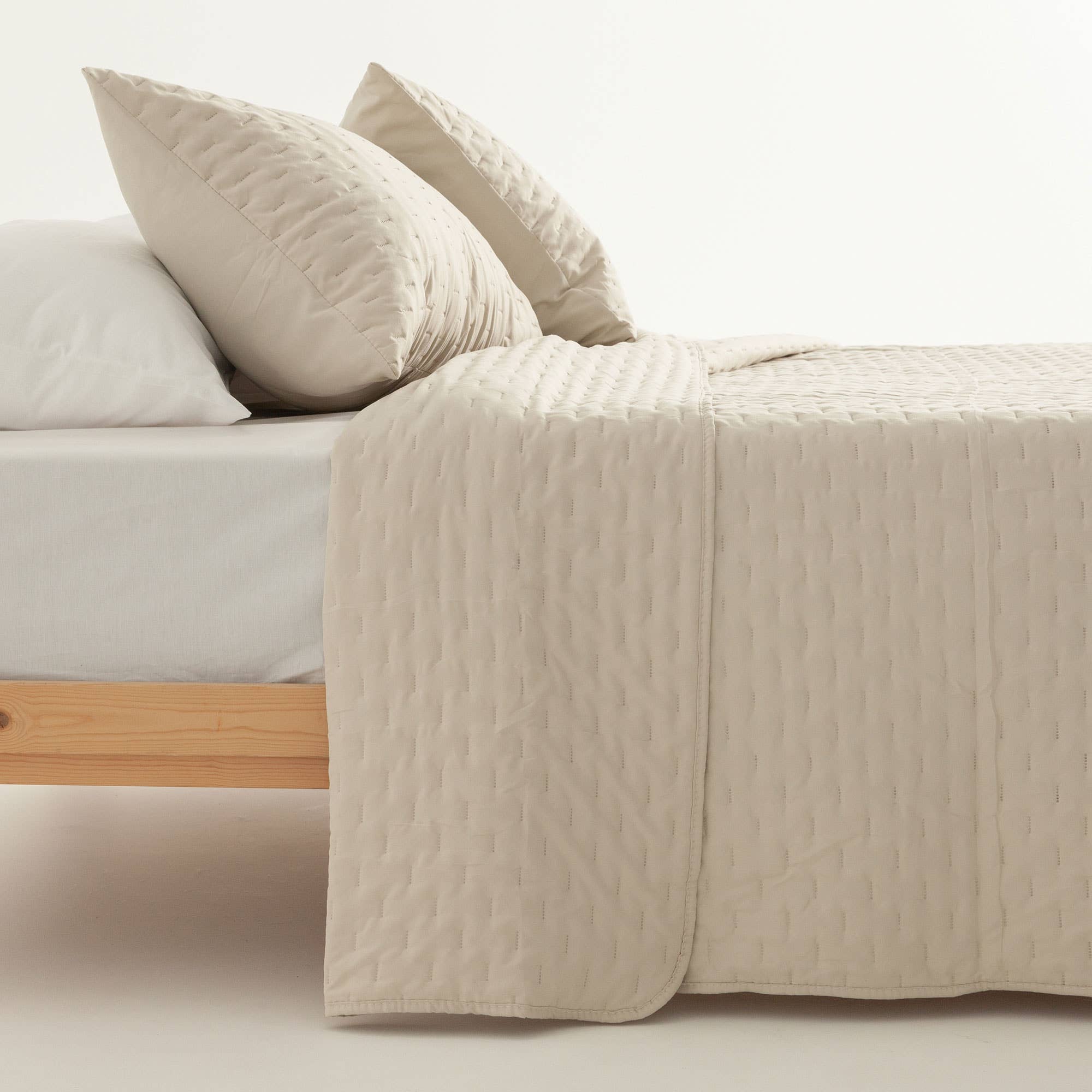 GAMUSI - Wholesale Quilt - NARA plain quilted bedspread with super soft touch14