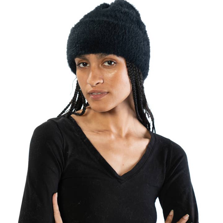 Bonnet de mode Fuzzy Knit pour la vente par Anarchy Street