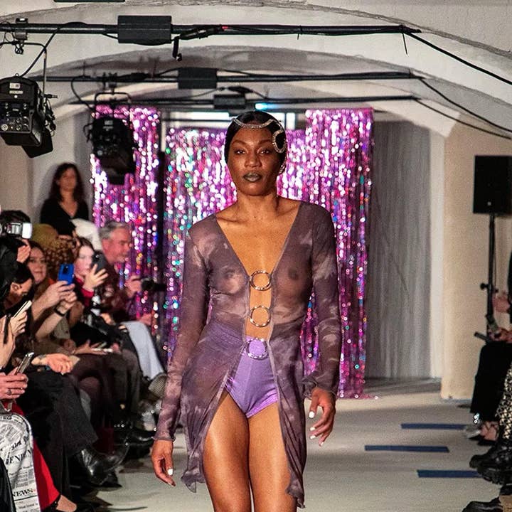 SEMAINE DE LA MODE DE BERLIN Hiver 06 "Ensemble Bord de Piscine" pour la vente par Lettau l|. Art Fashion