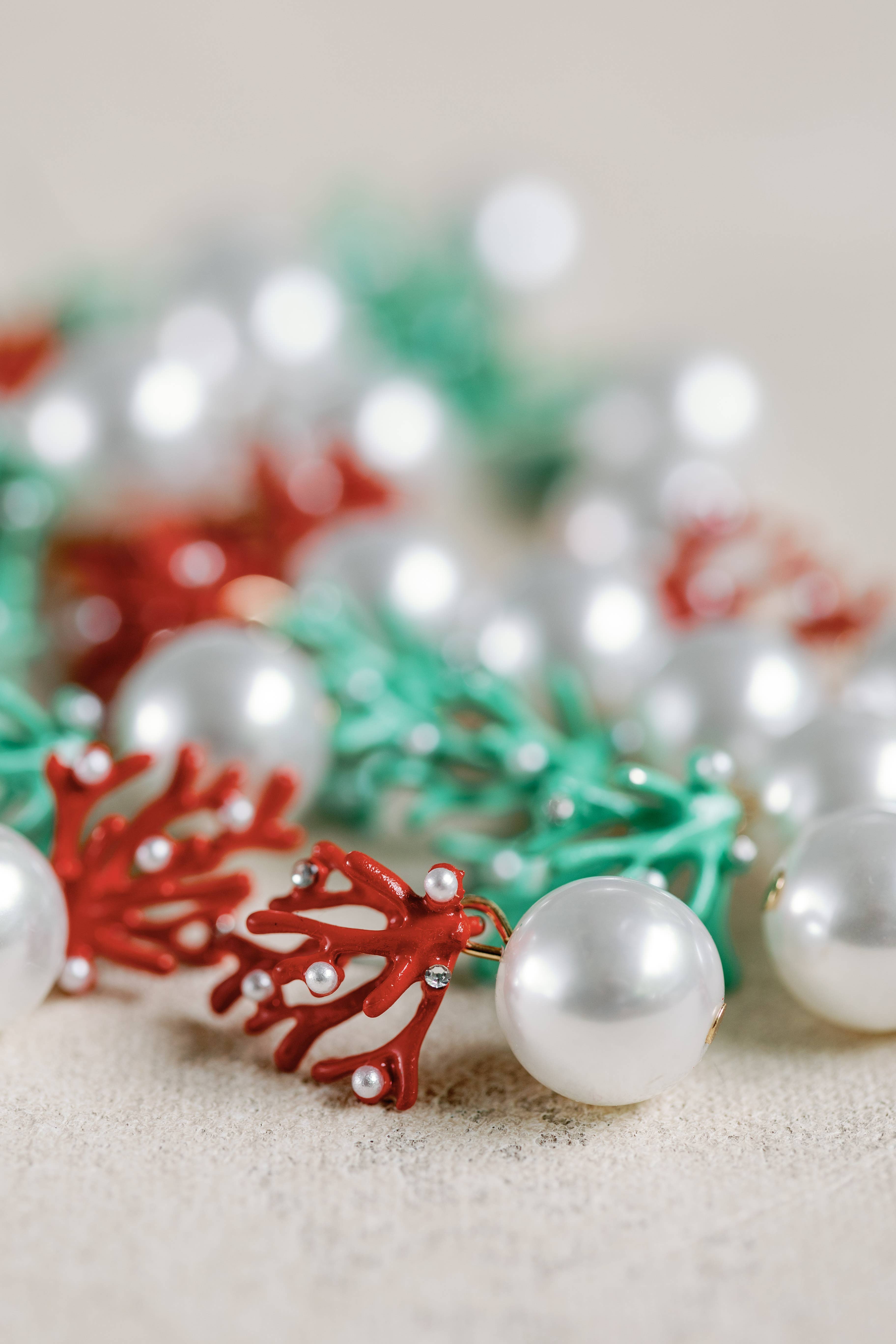 St Armands Designs of Sarasota - Vente Boucles d'oreilles pendantes - Mini-boucles d'oreilles tendance en corail turquoise et perles8