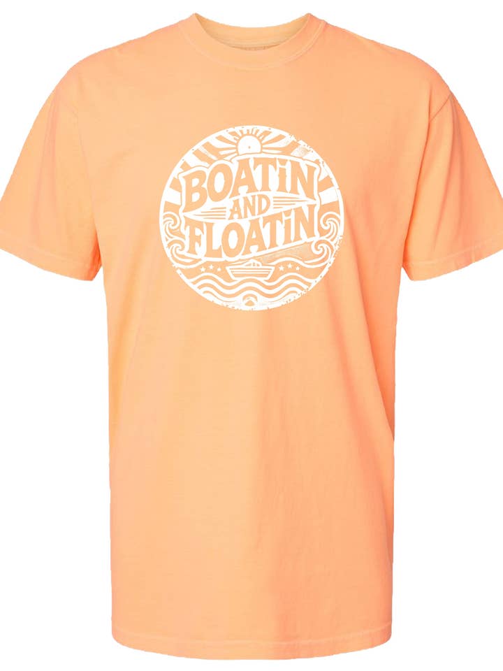 Boatin et Floatin pour la vente par Goose Creek Boutique
