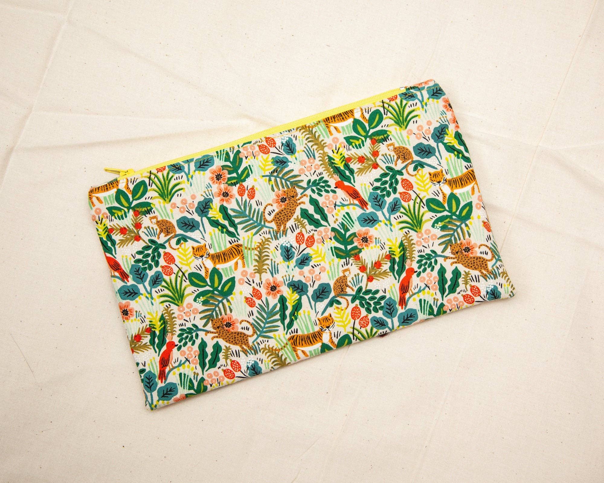 Melike Carr - Vente Étuis/trousses à crayons - Étuis à crayons à fermeture éclair en tissu avec pompons ou tirettes6