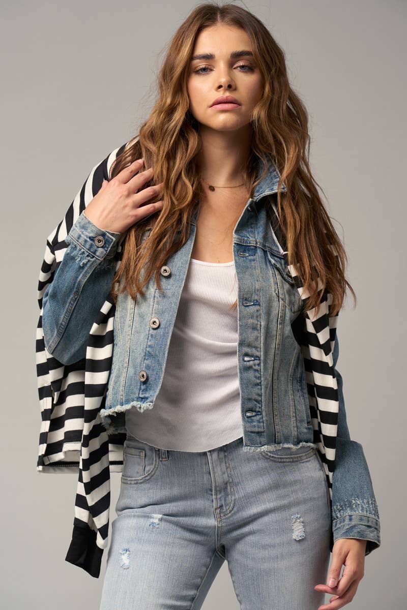 Insane Gene USA – wholesale Denim jacket – Women's – Flap Pockets Raw Hem Denim Jacket3