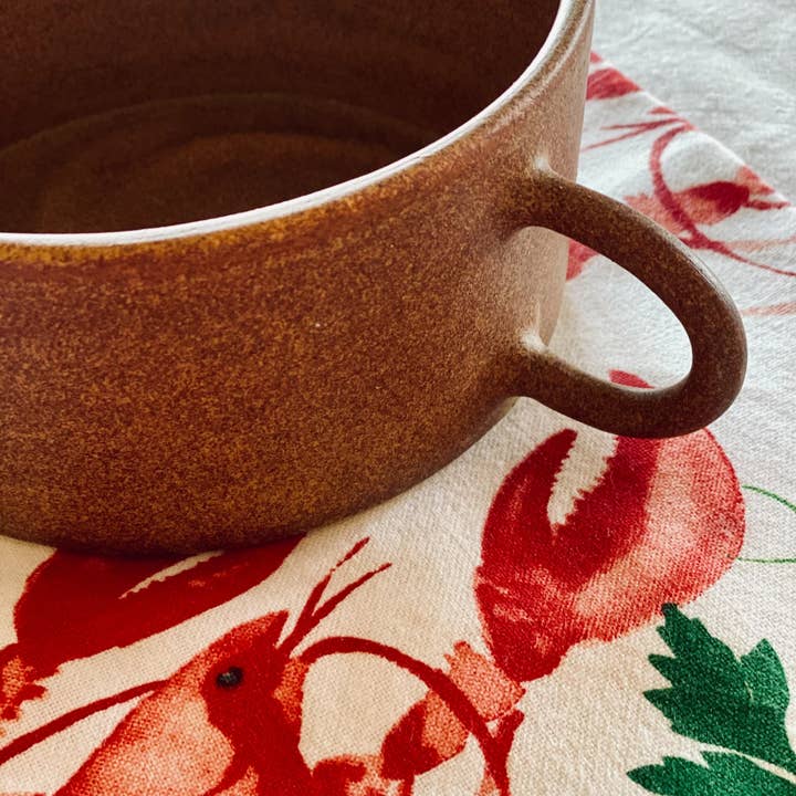 Grande Tasse Rouge Homard pour la vente par The Barclay Studio