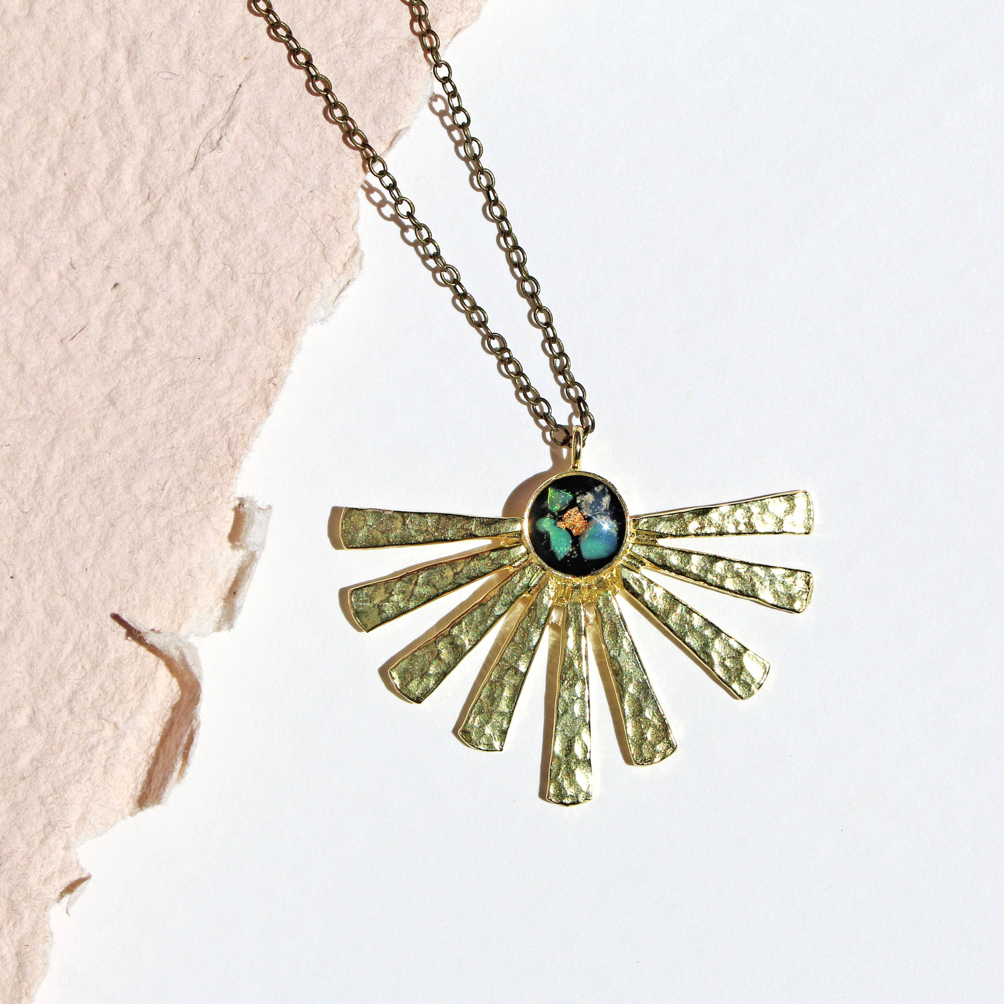 Cameoko – wholesale Pendant/charm necklace – The Opal Sun Necklace1