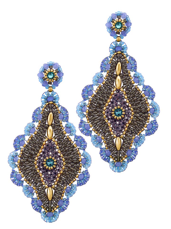 Grande boucle d'oreille élégante en forme de larme sur un poteau en bleu, style E24024 pour la vente par Miguel Ases