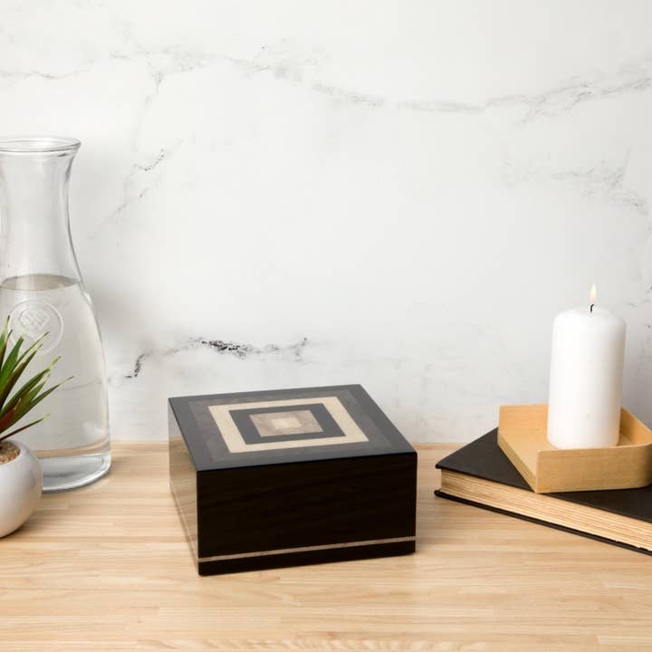 Modern Memorials – Großhandel Haustier-Urne/Andenken-Box – „Piazza“ Urne aus italienischem lackiertem Holz2