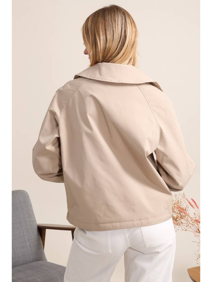 Attrait Paris – wholesale Trench coat – Women’s – Waterproof short trench coat with padding and cuff3