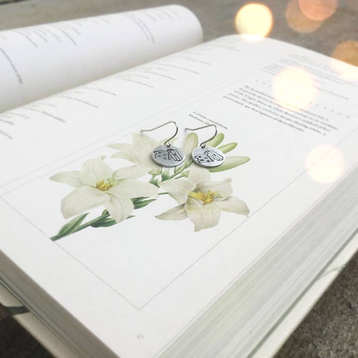 Jamie Haley Designs – wholesale Dangle earrings – Stack of book small circular earrings in silver color2