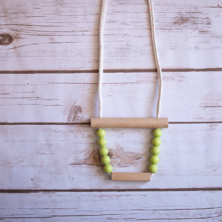 Lime in the Coconut - Collier lumineux et neutre pour la dentition pour la vente par Brown Blackwell