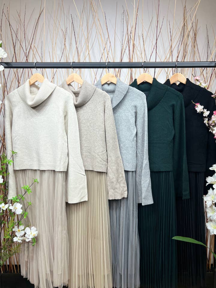 Ensemble Pull Cropped Col Roulé & Robe Plissé pour la vente par L'Emotion