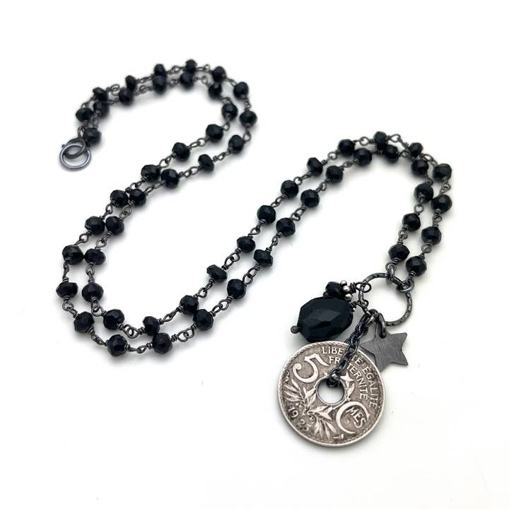 Collier pièce de monnaie française avec tourmaline noire pour la vente par Andrea Savar Creations