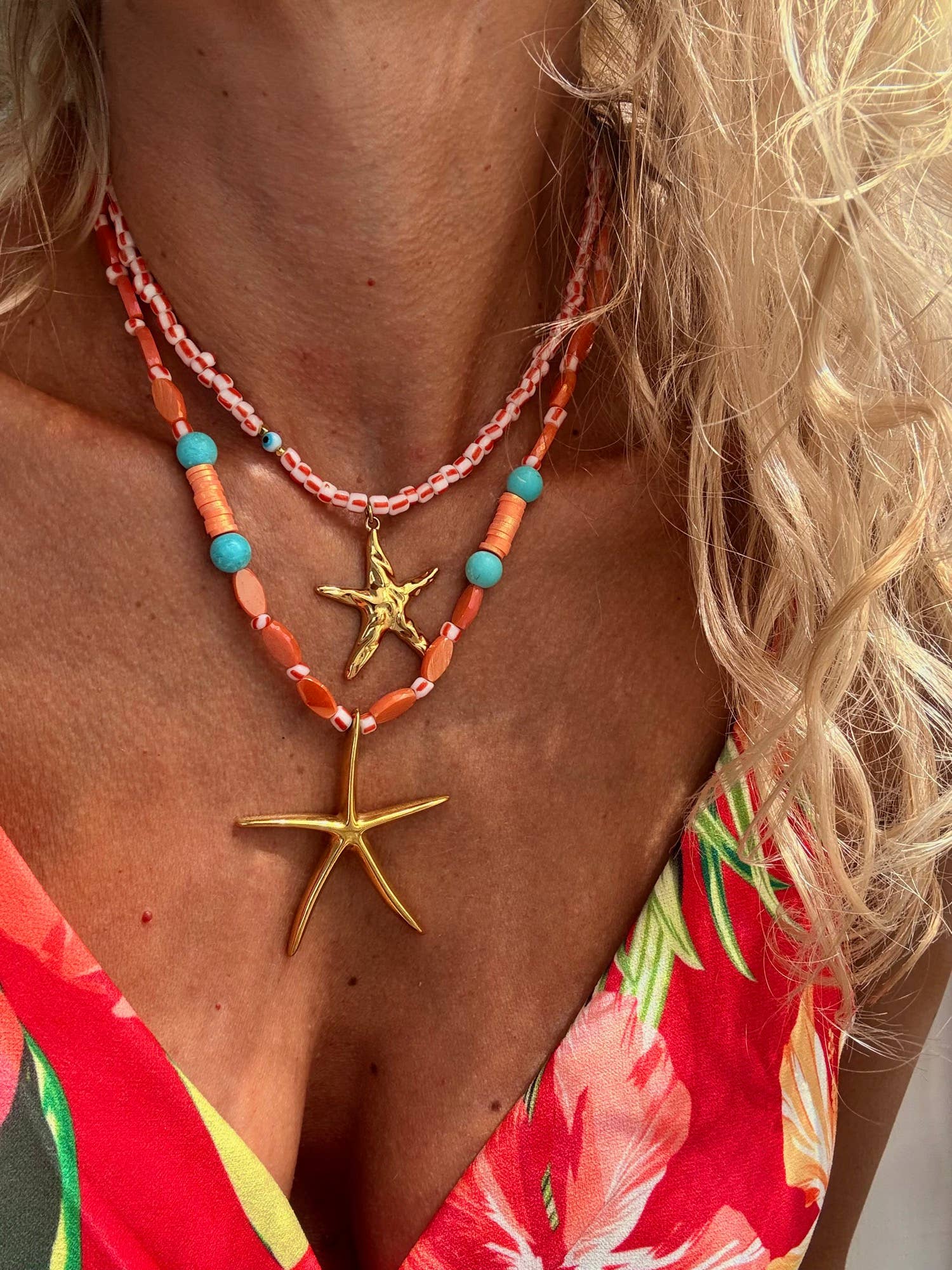 Goupi - Vente Colliers à pendentif - Colliers oranges avec perles et breloques étoile de mer dorée4