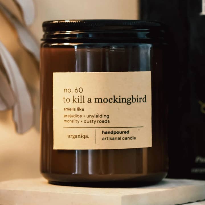 Urganiqa - Vendita all'ingrosso Candela in vasetto - Candela di soia ispirata alla letteratura "Il buio oltre la siepe"0