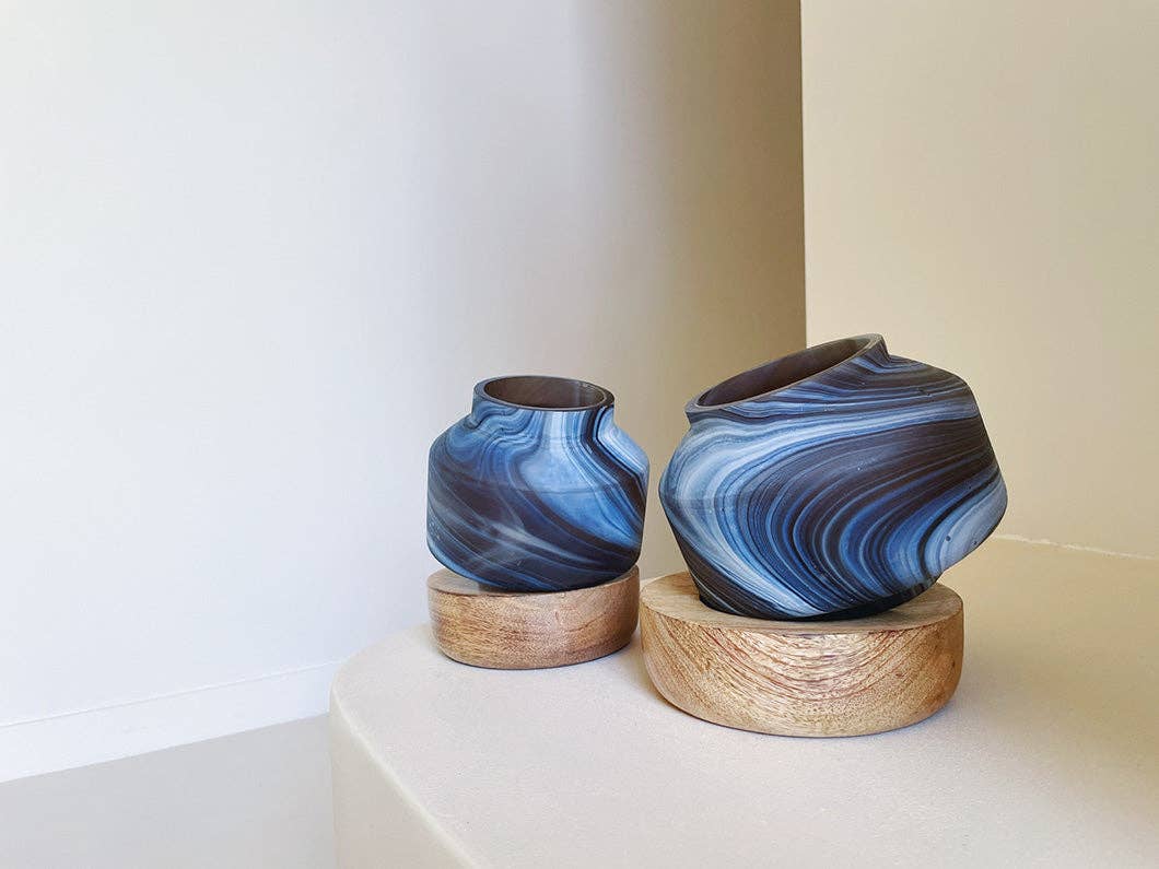 House of Roya Ltd – wholesale Vase – Deep Smoke Vase with a Wood Base  - Large3